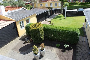 Ferie lejlighedens gæster har adgang til gårdhave